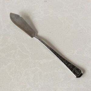 Vintage Interpur Florenz Butter Knife Spreader Stainless Steel Fleur de Lis MCM